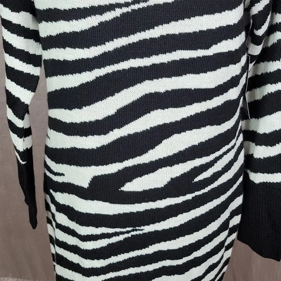 SOHO NEW YORK AND COMPANY STREET Animal Print Sweater‎ Dress Medium - Picture 3 of 8